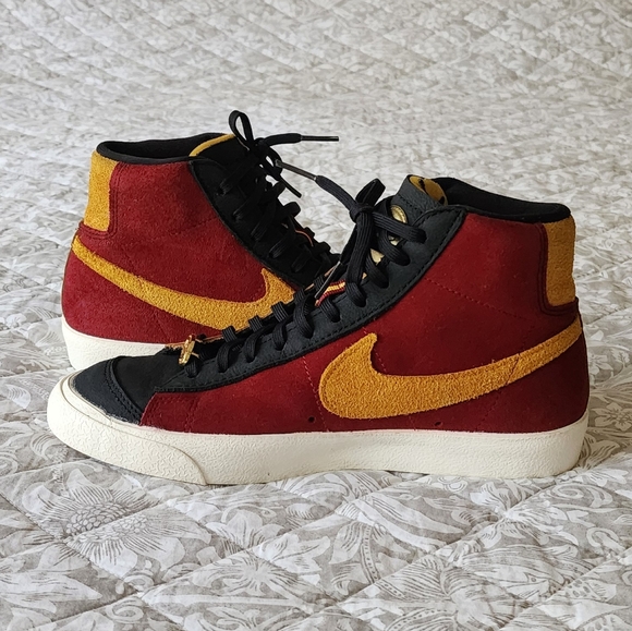 Nike Blazer Mid ‘77 QS Dorothy Gaters Women’s Sz 16 Black Red Gold CU6442-001 - Picture 3 of 6
